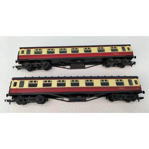 42 - Collection of Airfix Products 00 Gauge Railway Coaches (5) to include Passenger Coach 3935 x 2, Thir... 