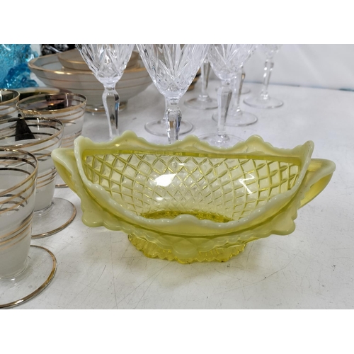 403 - Large Collection of Glassware to include Davidson Primrose Pearline Vaseline Posy Bowl, Amber Glass ... 
