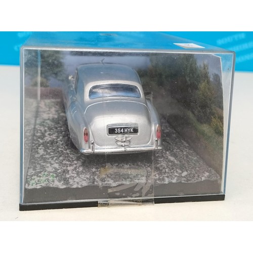116 - Eaglemoss James Bond 007 Cased Die-Cast Vehicles (3) with Magazines to include 1987 'The Living Dayl... 