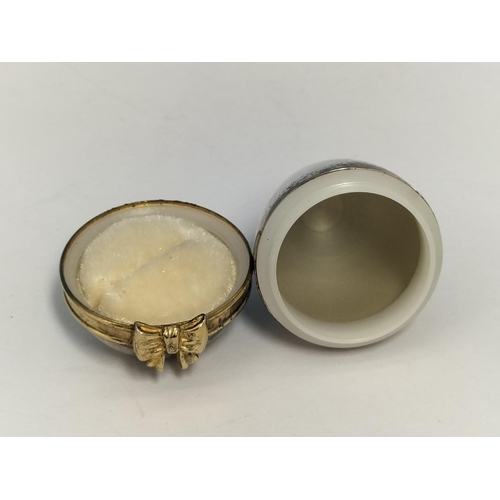 127 - Harman Bros Sterling Silver Egg Shaped Ring Box. Weight 17.4 Grams.