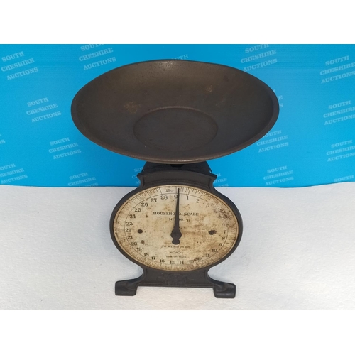 290 - Set of Vintage Household Scales No 46. Weighs Up to 28lb. 31cm High, 19cm Diameter.
