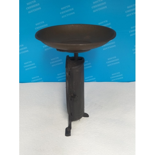 290 - Set of Vintage Household Scales No 46. Weighs Up to 28lb. 31cm High, 19cm Diameter.