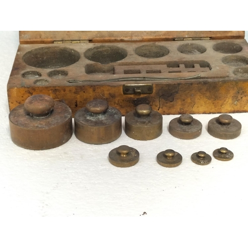 495 - 2 Sets of Metal Weights. A Cased Set with Weights 200g to 2g (Part Complete) plus a Set of Bell Weig... 