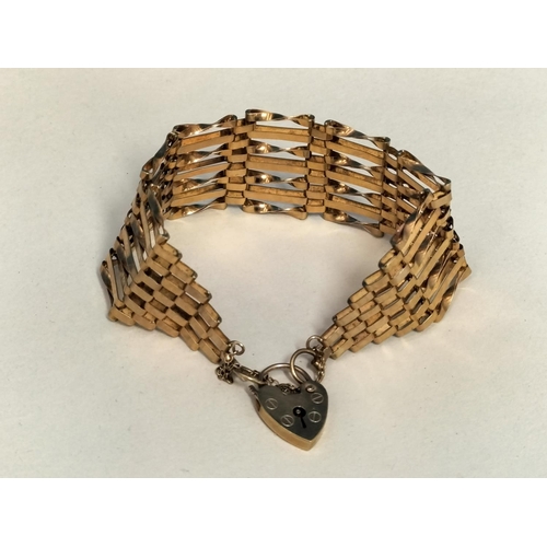 138 - 9ct Gold 375 Gate Bracelet (6