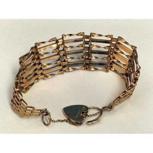 138 - 9ct Gold 375 Gate Bracelet (6