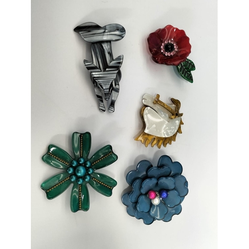 155 - Jewellery Box of Mixed Costume Jewellery to include Necklaces, Brooches, etc.