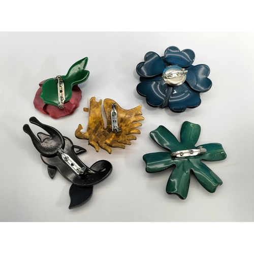 155 - Jewellery Box of Mixed Costume Jewellery to include Necklaces, Brooches, etc.