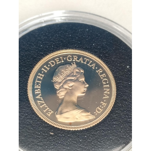 177 - Westminster Collection Boxed Set of Eight Full 22ct Gold Sovereigns 'The Seven Decades of Elizabeth ... 