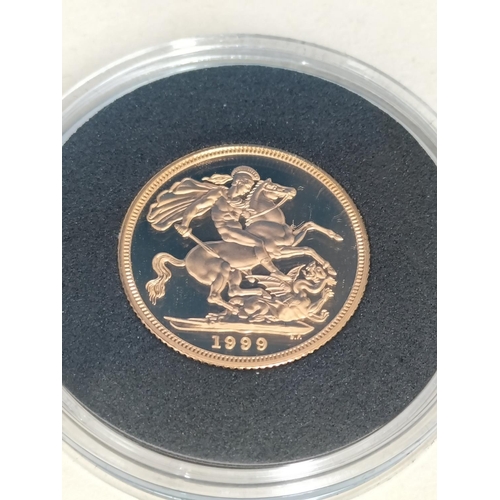 177 - Westminster Collection Boxed Set of Eight Full 22ct Gold Sovereigns 'The Seven Decades of Elizabeth ... 