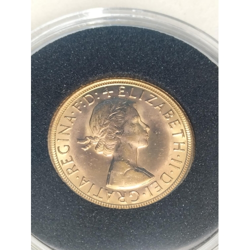 177 - Westminster Collection Boxed Set of Eight Full 22ct Gold Sovereigns 'The Seven Decades of Elizabeth ... 