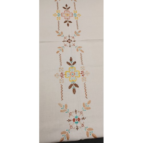 55 - 1920's Textiles - hand embroided linen table cloth 160cm x 50cm with twelve napkins