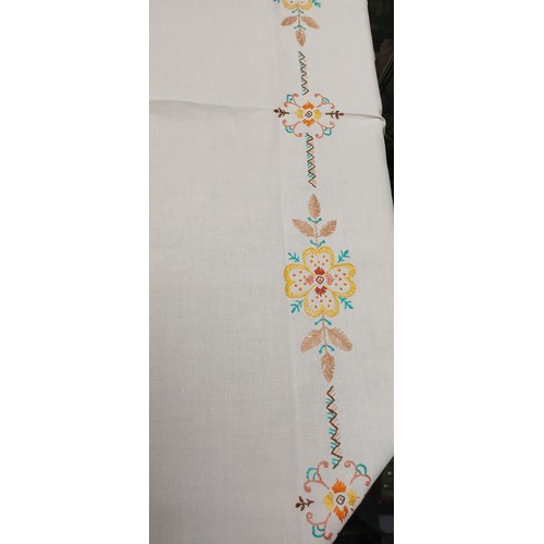 55 - 1920's Textiles - hand embroided linen table cloth 160cm x 50cm with twelve napkins