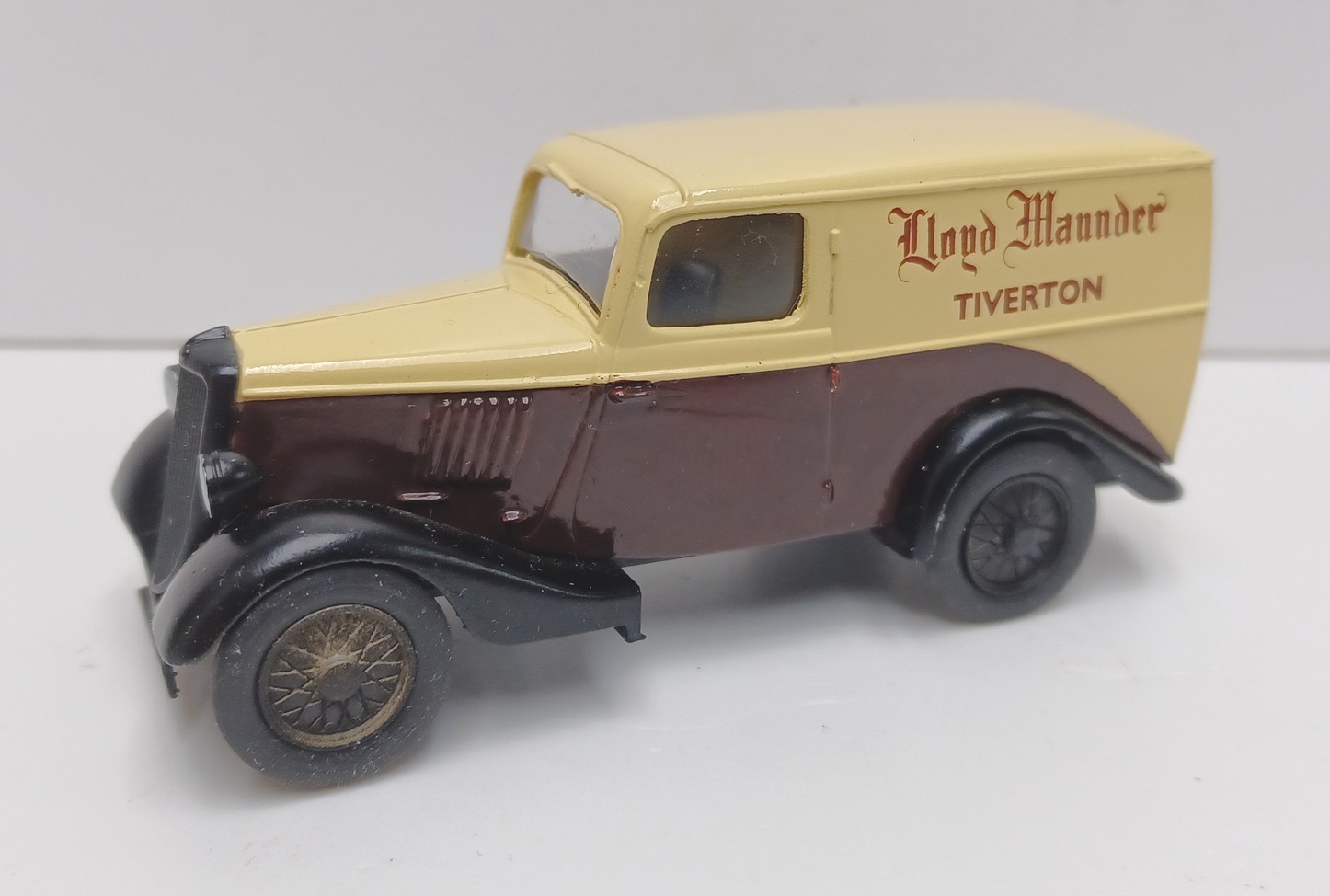 LLOYD MAUNDER TIVERTON COMMEMORATIVE VAN