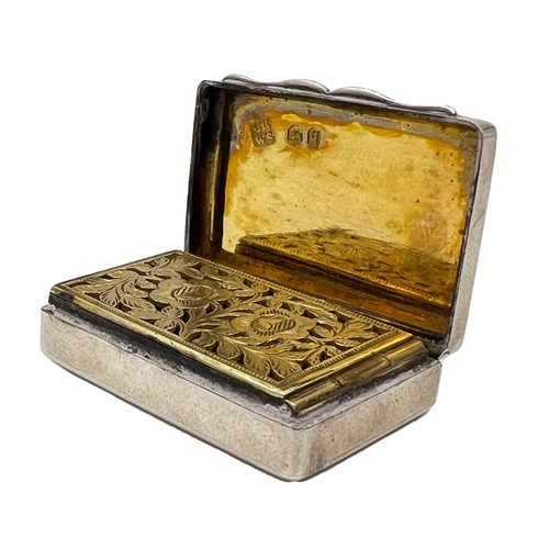 110 - A SILVER VINAIGRETTE OF PLAIN FORM WITH A DETAILED SILVER GILT GRILLE, LONODN, 1831A silver vinaigre... 