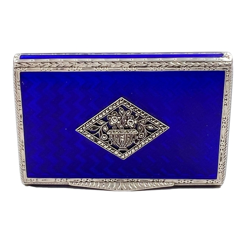 123 - A SILVER AND BLUE ENAMEL CONTINENTAL SNUFFBOX WITH LONDON IMPORT MARKS, STOCKWELL & CO,1928A good qu... 