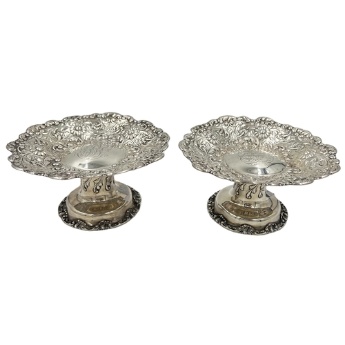 131 - A FINE PAIR OF TIFFANY AND CO. SILVER TAZZA WITH EMBOSSED DECORATION, CIRCA 1900A good quality pair ... 