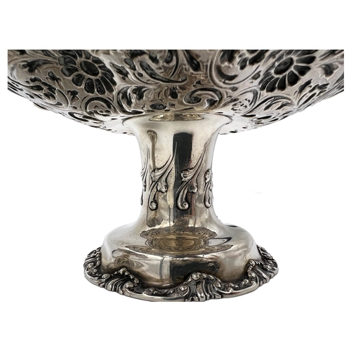 131 - A FINE PAIR OF TIFFANY AND CO. SILVER TAZZA WITH EMBOSSED DECORATION, CIRCA 1900A good quality pair ... 