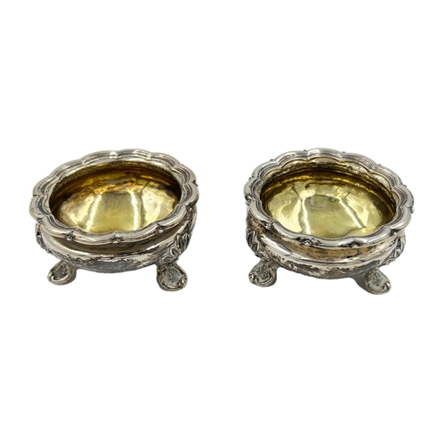 133 - PAIR OF VICTORIAN ANTIQUE CAULDRON SILVER SALTS, LONDON, 1833, BARNARD BROTHERSPair of Victorian Ant... 