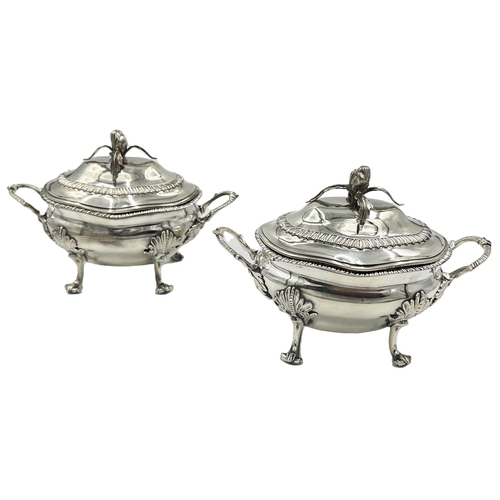 134 - A PAIR OF LIDDED SILVER TUREENS, LONDON, RICHARD PALMER I, 1771A power of silver lidded tureens with... 