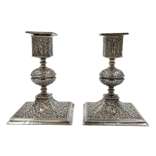 136 - AN UNUSUAL PAIR OF SILVER ENGLISH HALLMARKED CANDLESTICKS DECORATED IN THE INDIAN STYLE, LONODN,1889... 