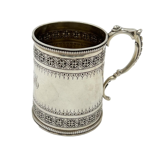 160 - A SMALL VICTORIAN SILVER CHRISTENING TANKARD WITH DECORATION TO UPPER RIM AND BASE, LONDON, 1883A sm... 