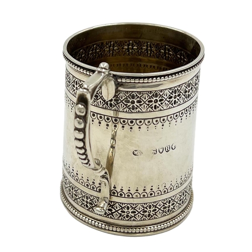 160 - A SMALL VICTORIAN SILVER CHRISTENING TANKARD WITH DECORATION TO UPPER RIM AND BASE, LONDON, 1883A sm... 