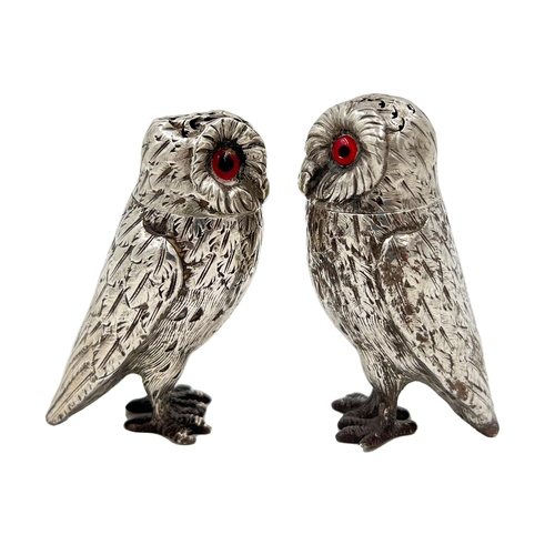 216 - A FINE CASED MATCHED PAIR OF SILVER OWL SALT AND PEPPER POTS, LONDON, 1865/68A good cased pair of si... 