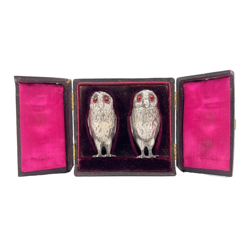 216 - A FINE CASED MATCHED PAIR OF SILVER OWL SALT AND PEPPER POTS, LONDON, 1865/68A good cased pair of si... 