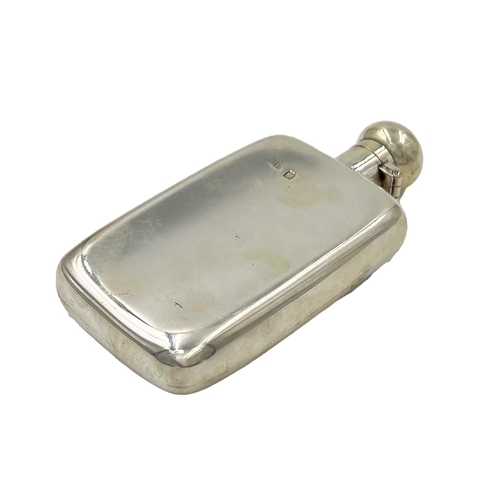 229 - A FINE SILVER HIP FLASK, LONDON, 1900A silver hip flask. maker mark rubbed  H: 13cm, W: 6.5cm, ... 