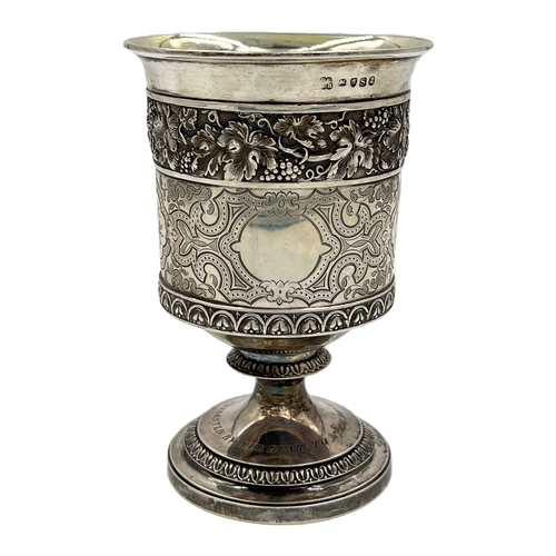 147 - A LARGE AND VERY FINE QUALITY GEORGIAN SILVER GOBLET WITH EMBOSSED DECORATION, 1813A large and very ... 