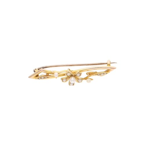 13 - Edwardian 15ct Gold and Pearl Flower Brooch 
 
  
 

  HALLMARKS: Marked for 15ct Gold 
 
 
  
 

  ... 