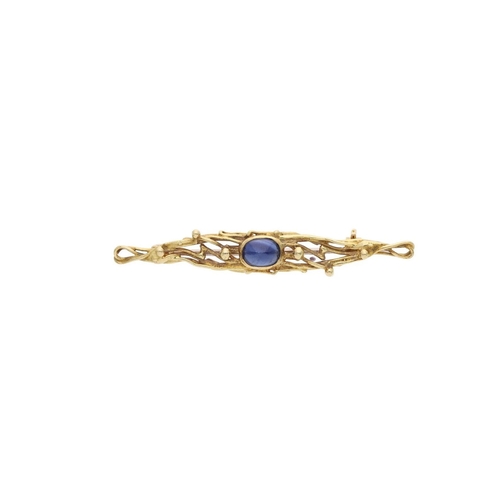 16 - 18ct Gold and Sapphire Brooch. 
 
  
 

  HALLMARKS: Marked for 18ct Gold 
 
 
  
 

  MEASUREMENT: ... 