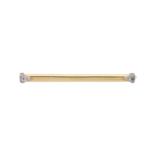 25 - DESCRIPTION: 18ct gold bar brooch, set with diamonds on each corner and one little emerald. 
 
  
 
... 