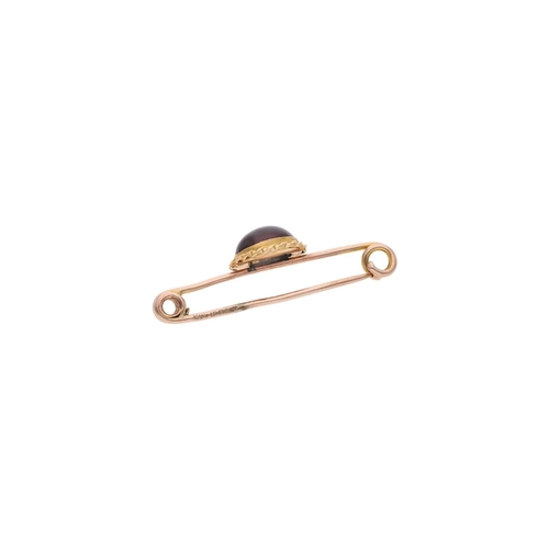 43 - 9ct Gold and Cabochon Garnet Brooch 
 
  
 

  HALLMARKS: marked for 9ct Gold 
 
 
  
 

  MEASUREME... 