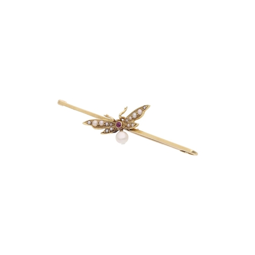 62 - Antique 15ct Gold Ruby and Pearl Butterfly Brooch 
 
  
 

  HALLMARKS: marked for 15ct Gold 
 
 
  ... 