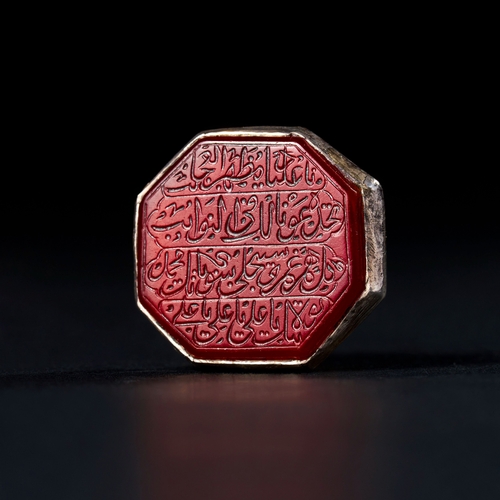 148 - AN IMPORTANT SILVER MOUNTED RING WITH RED AGATE STONE, PERSIA, 18TH CENTURY This significant 18th-ce... 