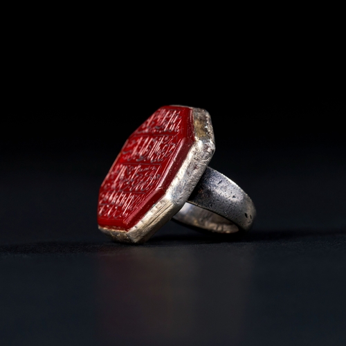 148 - AN IMPORTANT SILVER MOUNTED RING WITH RED AGATE STONE, PERSIA, 18TH CENTURY This significant 18th-ce... 