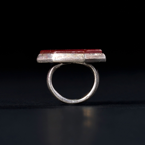 148 - AN IMPORTANT SILVER MOUNTED RING WITH RED AGATE STONE, PERSIA, 18TH CENTURY This significant 18th-ce... 