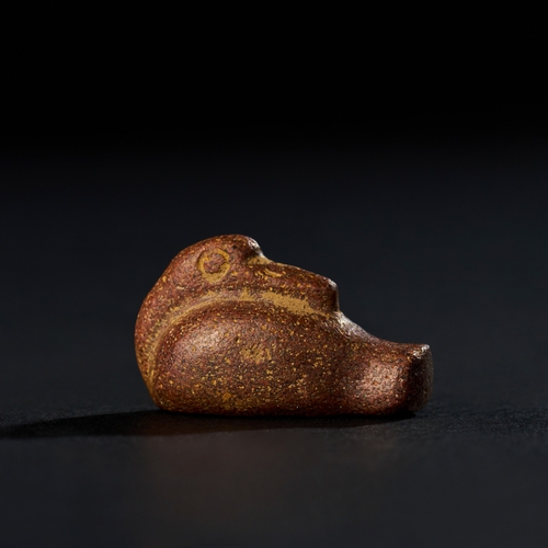 75 - A NEO-BABYLONIAN JASPER STONE DUCK WEIGHT A NEO-BABYLONIAN JASPER STONE DUCK WEIGHT    L: 3cm  ... 