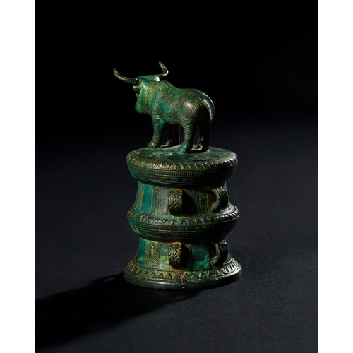 89 - A BRONZE COWRY CONTAINER WITH BULL ON TOP, CIRCA 2ND MILLENNIUM B.C. A BRONZE COWRY CONTAINER WITH B... 