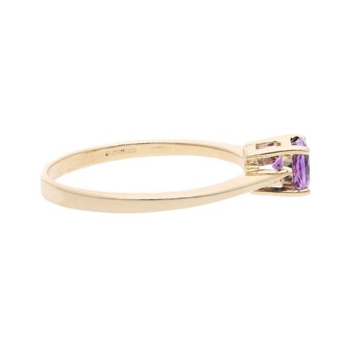 121 - 9ct Gold and Amethyst Solitaire Ring, Size 6.75 US | Size N UK 9ct Gold and Amethyst Solitaire Ring ... 