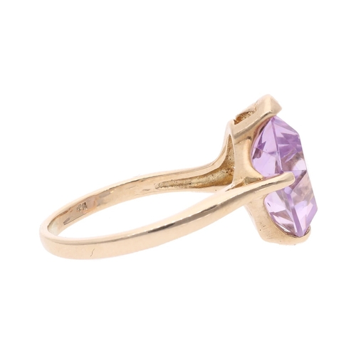 127 - 9ct Gold and Emerald Cut Amethyst Statement Ring, Size 6.25 US | Size M UK 9ct Gold and Emerald Cut ... 