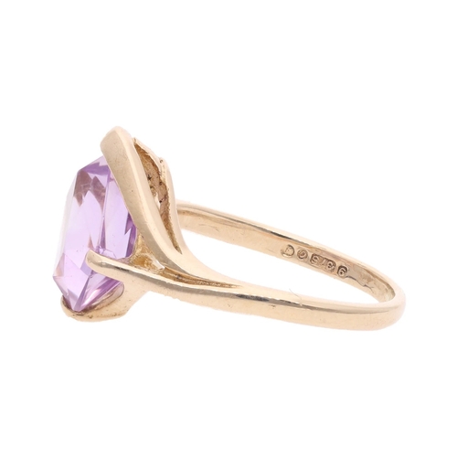 127 - 9ct Gold and Emerald Cut Amethyst Statement Ring, Size 6.25 US | Size M UK 9ct Gold and Emerald Cut ... 