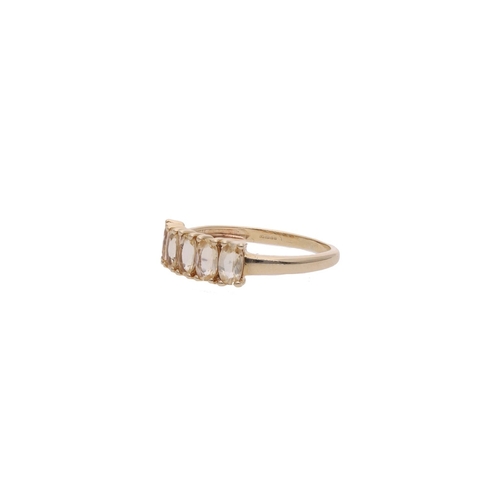 135 - 9ct Gold and Quartz Five Stone Ring, Size 7 | O 9ct Gold and Quartz Five Stone Ring            HALLM... 