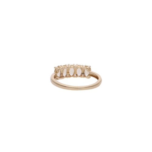 135 - 9ct Gold and Quartz Five Stone Ring, Size 7 | O 9ct Gold and Quartz Five Stone Ring            HALLM... 