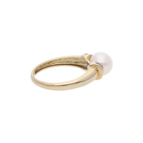 145 - 9ct Gold Pearl and Diamond Ring, Size O. 9ct Gold Pearl and Diamond Ring..            HALLMARKS: mar... 