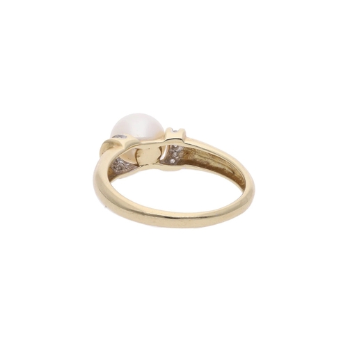 145 - 9ct Gold Pearl and Diamond Ring, Size O. 9ct Gold Pearl and Diamond Ring..            HALLMARKS: mar... 