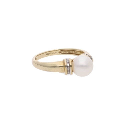 145 - 9ct Gold Pearl and Diamond Ring, Size O. 9ct Gold Pearl and Diamond Ring..            HALLMARKS: mar... 