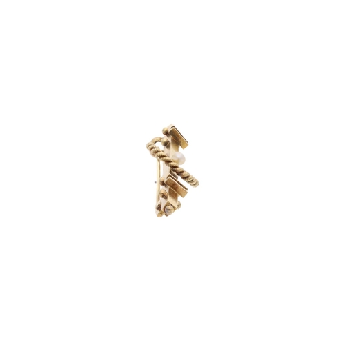 148 - Victorian 15ct Gold and Pearl Brooch, Birmingham 1897. Victorian 15ct Gold and Pearl Brooch.        ... 