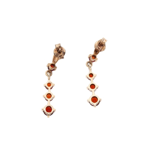 156 - 9ct Gold and Garnet Dangling Earrings. 9ct Gold and Garnet Dangling Earrings.            HALLMARKS: ... 